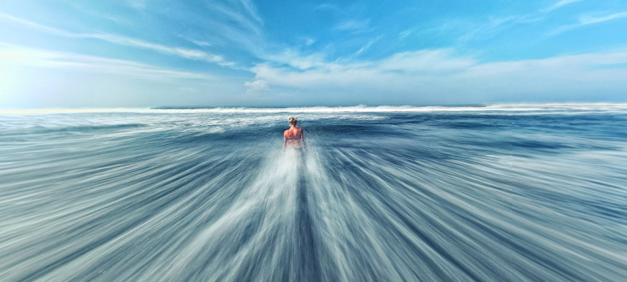 Nelo Mijangos, maestro de Escuela de Fotografía  obtiene premio como “Fotógrafo del año- HONOR”